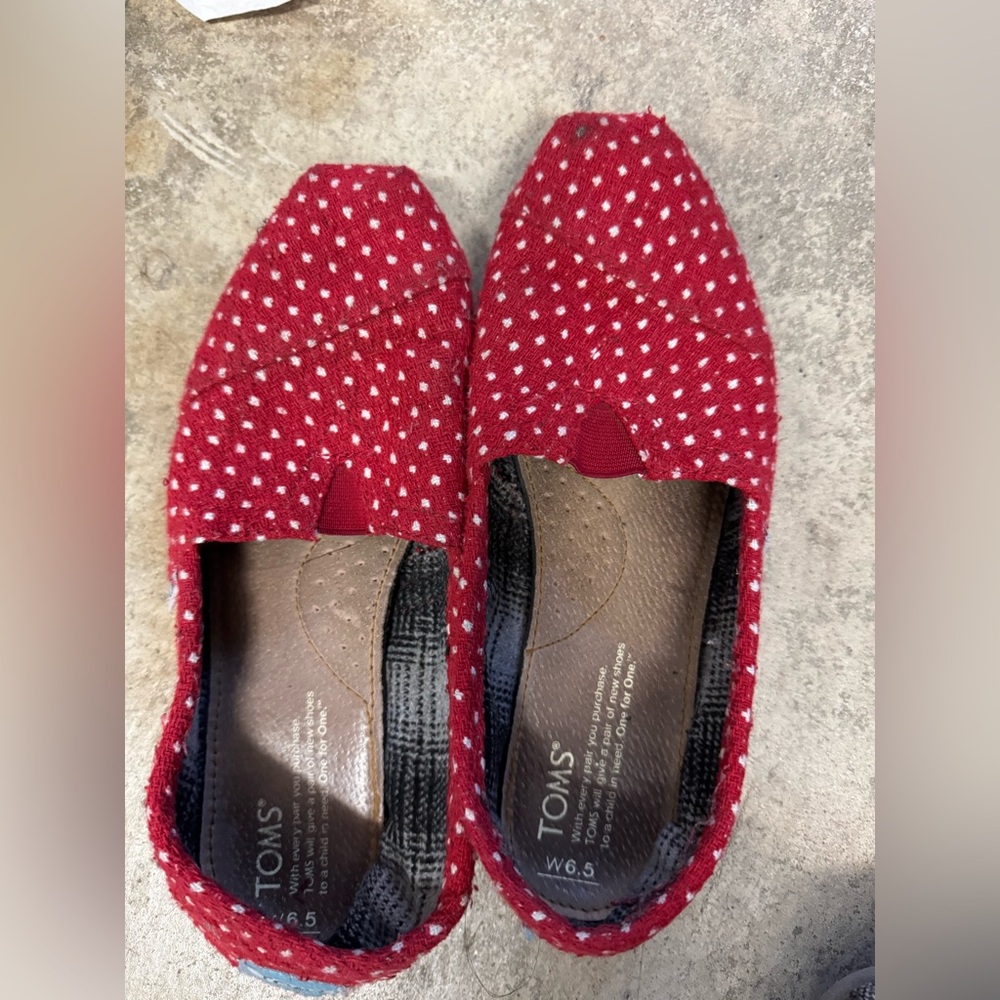 TOMS Classic Red Polka Dot Women’s Shoe, 6.5